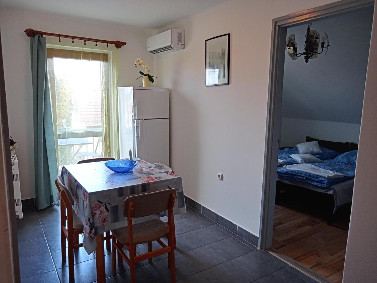 Borostyan Vendeghaz Apartment Balatonkeresztur Exterior photo